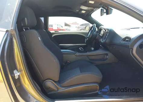 2021 Dodge Challenger R/T z USA, uszkodzony, nr VIN 2C3CDZBT8MH526489